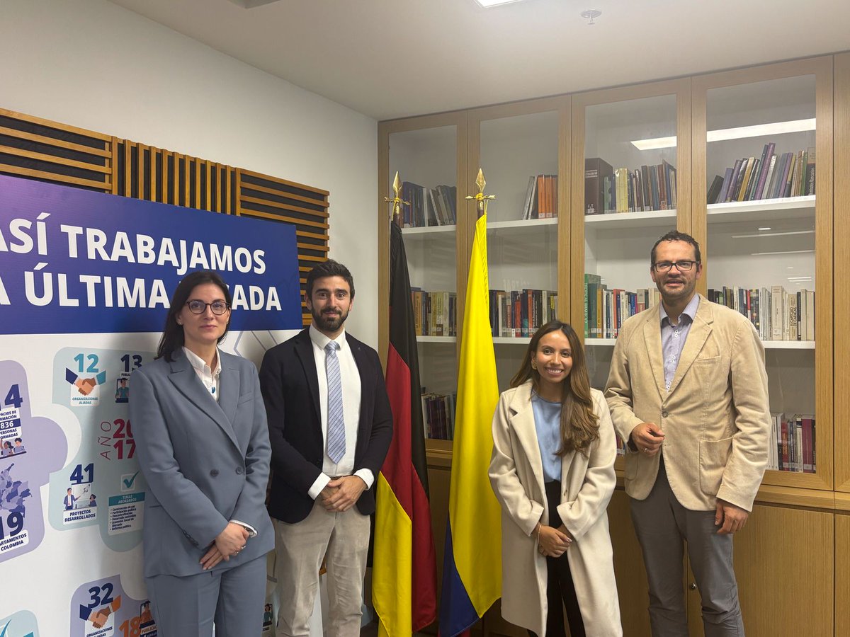 🔝Ayer recibimos la visita del Dr. <a href="/PietroDeMatteis/">Pietro DE MATTEIS</a> y la Dra. Cristiana Lavinia de la oficina en Bruselas de la <a href="/NATO/">NATO</a>.  Conversamos sobre el trabajo de la KAS en materia de seguridad y defensa en el país y exploramos futuras posibilidades de cooperación en este ámbito👏
