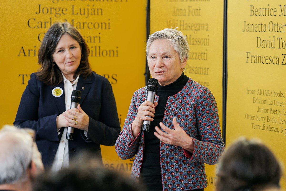 BoChildrensBook's tweet image. Assieme alla scrittrice, traduttrice e editor Beatrice Masini, la poetessa Mariangela Gualtieri ci ha presentato il suo “Album per pensare e non pensare,” un libro non esclusivamente per bambini, ma per tutti i “bambini interiori” 💖