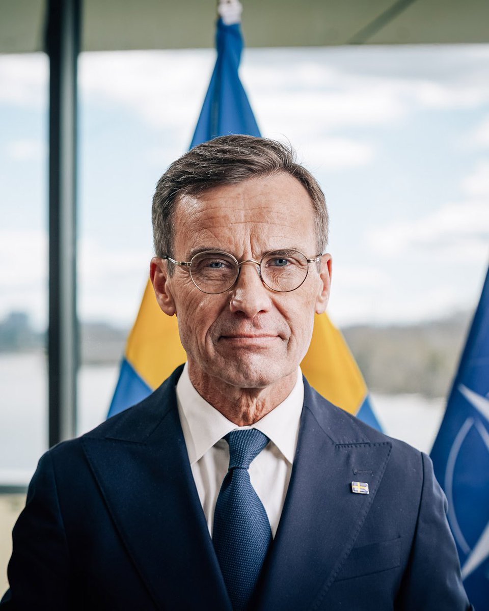 christerstolt's tweet photo. Av världen 195 länder har 165 fredliga relationer med Ryssland. Sverige har helt uteslutit en fredlig relation med Ryssland och förklarat att konfrontation är den enda lösningen...Sverige vill ha krig med Ryssland.

Vad vill det svenska folket? Ulf K bryr sig inte. https://t.co/0SMJwiuE7a