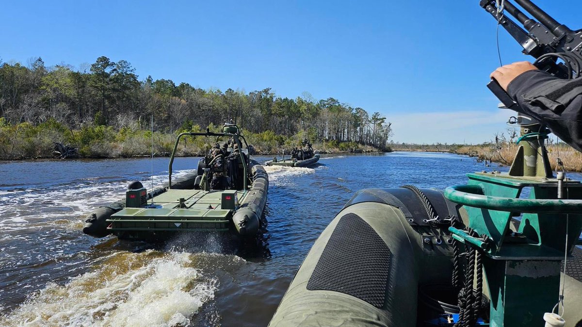 Marinierseenheden uit het <a href="/DefensieCarib/">Defensie Caribisch gebied</a> gebied trainen deze weken samen met <a href="/USMC/">U.S. Marines</a> tijdens Caribbean Urban Warrior op Camp Lejeune 🇺🇸. Tijdens de oefening staat o.a. opereren in verstedelijkt gebied centraal. Veiligheid op en vanuit zee, wereldwijd. <a href="/kon_marine/">Koninklijke Marine</a> <a href="/korpsmariniers/">Korps Mariniers</a>