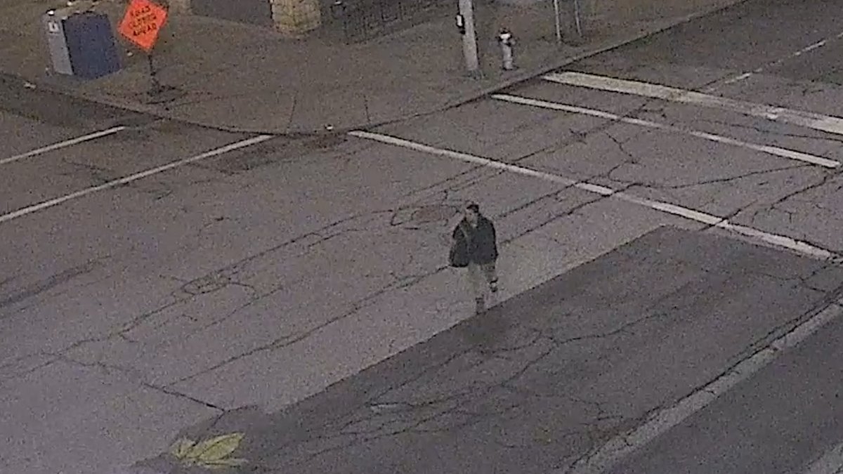 SpokanePD's tweet photo. Spokane Police seeking public assistance in identifying suspect in Downtown property damage incident
https://t.co/dcJDdwiw72 https://t.co/Z8eAqBuOFp