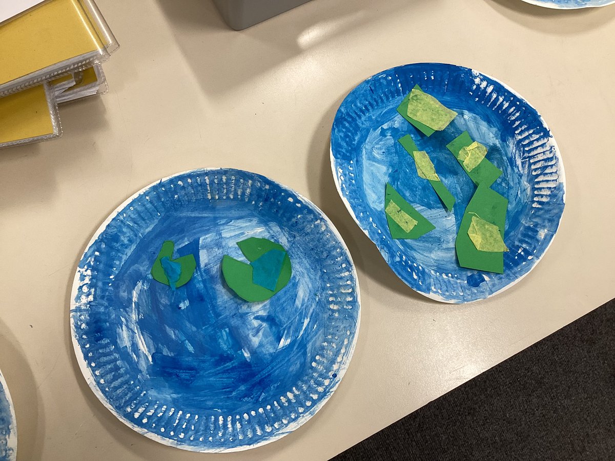 MrsDavisCTS's tweet photo. Creating water lilies in the style of Monet! 🎨 @headcherrytree @CTS_Watford https://t.co/kbqOYcPjIa