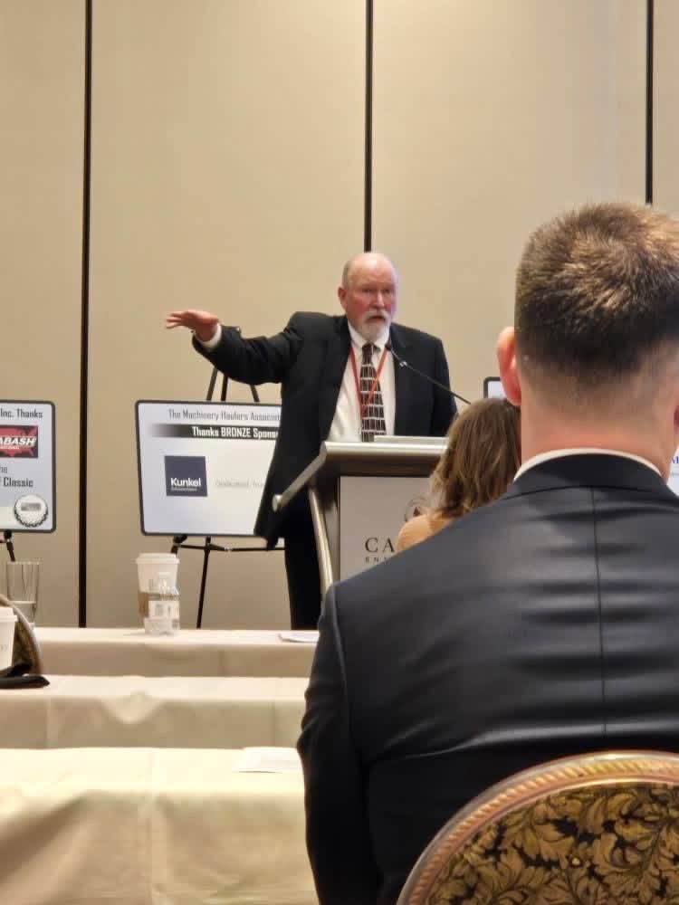 JeffEnglish15's tweet image. Jeff is pictured with Clayton Fisk, President of the Machinery Haulers Association, at their Annual Meeting &amp;amp; Management Conference, held at the Horseshoe/Paris Las Vegas!

Thank you to the Machinery Haulers Association for hosting such a valuable event! 
@TMHAINC