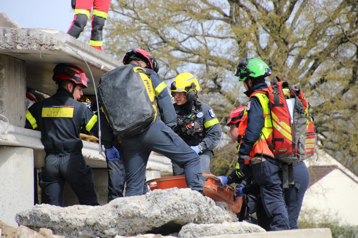 SecCivileFrance's tweet image. 👨‍🚒 Top départ pour la reclassification #INSARAG de l&apos;@uiisc1 qui se déroule en ce moment à #Sancoins.

🚨 Pendant plus de 30h, les équipes seront évaluées sur leurs capacités en matière de recherche et de sauvetage, en conditions réelles.

🇺🇳 La classification Insarag…