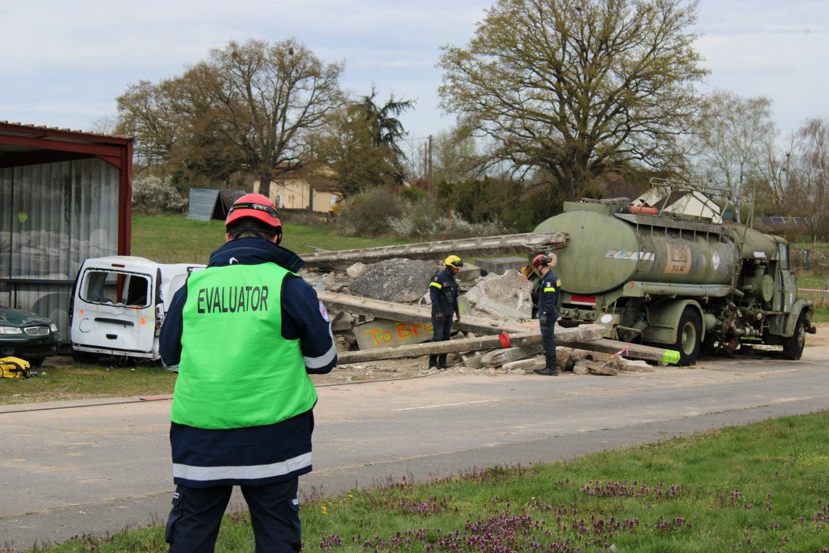 SecCivileFrance's tweet image. 👨‍🚒 Top départ pour la reclassification #INSARAG de l&apos;@uiisc1 qui se déroule en ce moment à #Sancoins.

🚨 Pendant plus de 30h, les équipes seront évaluées sur leurs capacités en matière de recherche et de sauvetage, en conditions réelles.

🇺🇳 La classification Insarag…