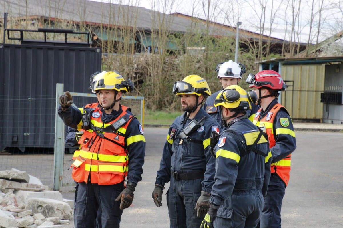 👨‍🚒 Top départ pour la reclassification #INSARAG de l'@uiisc1 qui se déroule en ce moment à #Sancoins.

🚨 Pendant plus de 30h, les équipes seront évaluées sur leurs capacités en matière de recherche et de sauvetage, en conditions réelles.

🇺🇳 La classification Insarag