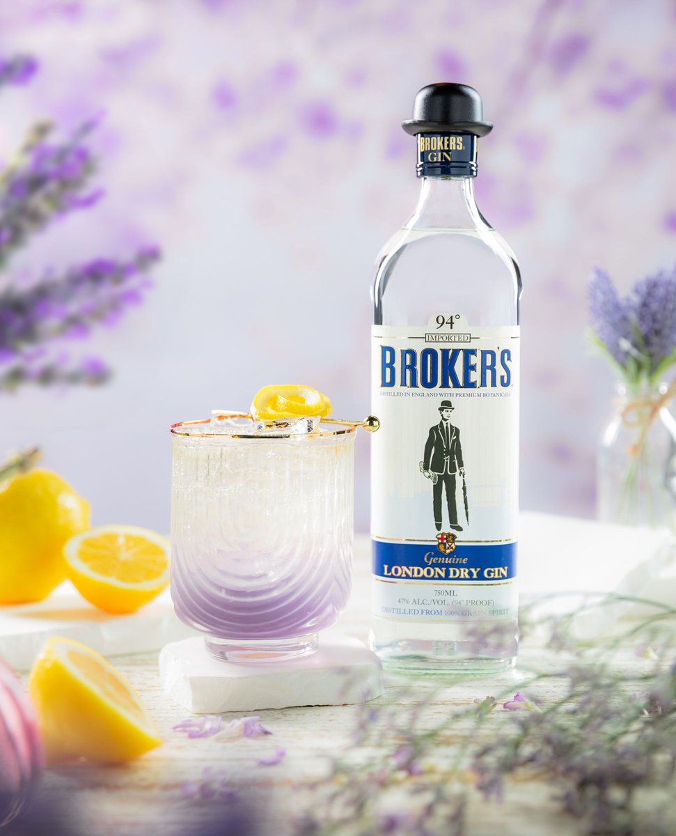 Spring cocktails are in bloom.🪻🍸️ #brokersgin⁠
⁠
Broker's Gin Lavender Lemon Fizz⁠
2 oz Broker's Gin⁠
1 oz fresh lemon juice⁠
1 oz lavender syrup⁠
Top with club soda⁠
*Garnish as desired