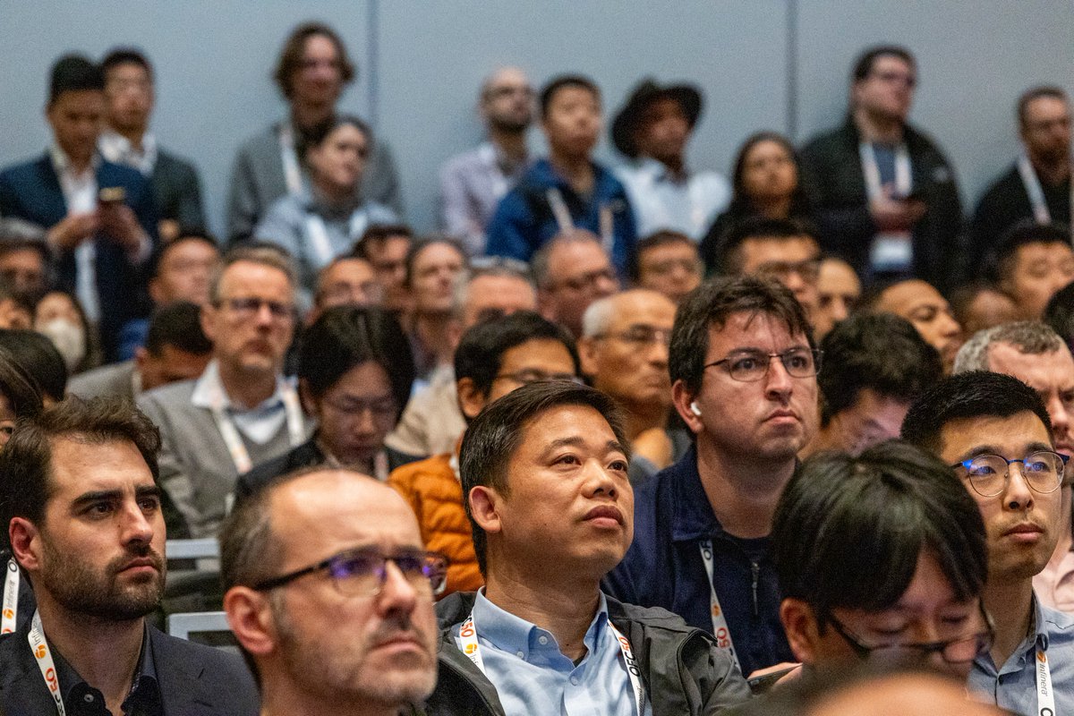 Another great day at #OFC25! What are you attending today? 👀 

The technical program for 2 April includes #network evolution and #AI, new phase tuning #technologies, educational outreach and more.

Check out the schedule here: bit.ly/446XrDY