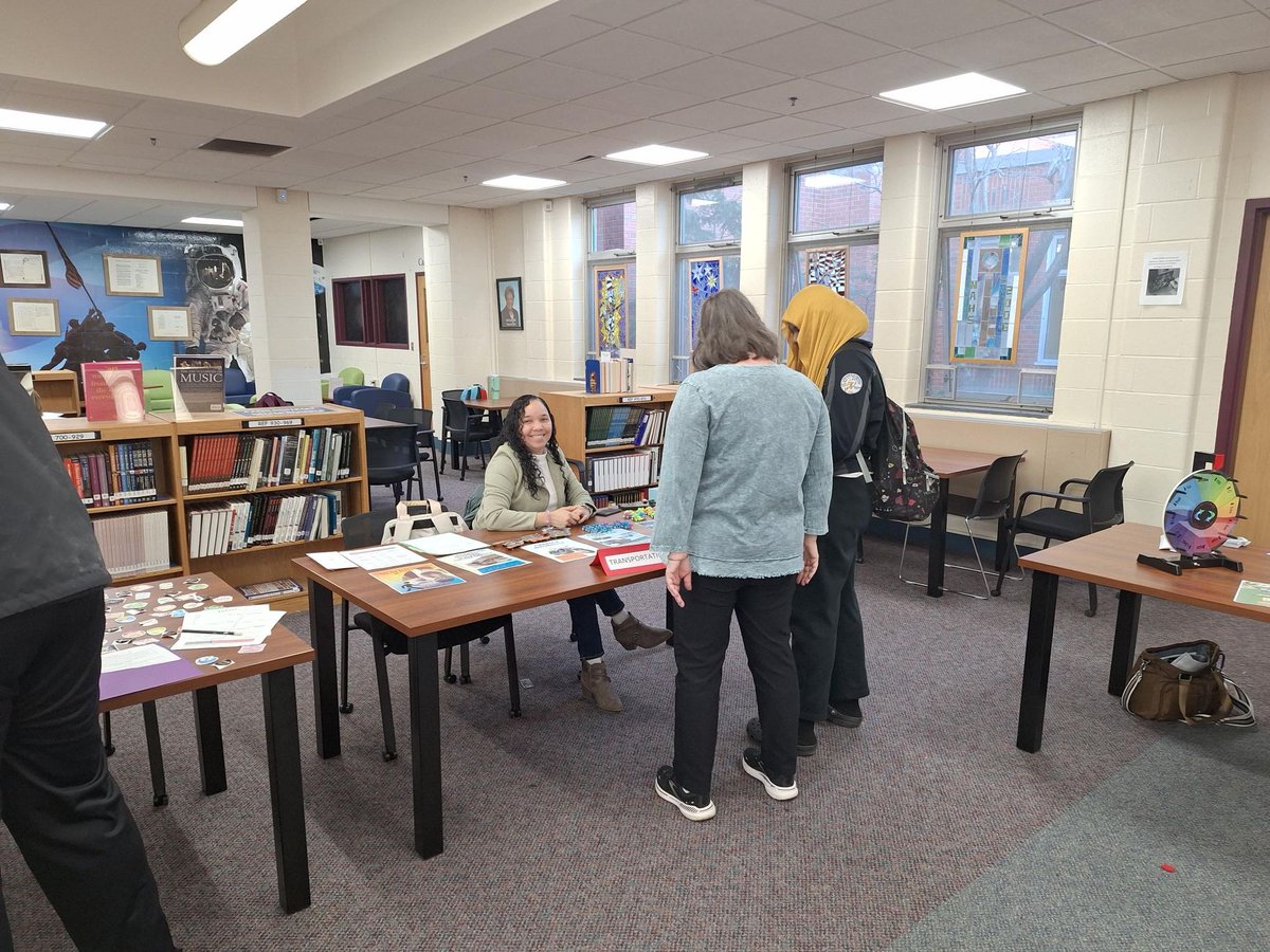 🎓Recently our GEAR UP students took advantage of a Credit for Life event, hosted by GEAR UP Springfield, which taught financial literacy through interactive games!

💰We want to know, how much would an event like this have helped you during your high school career?