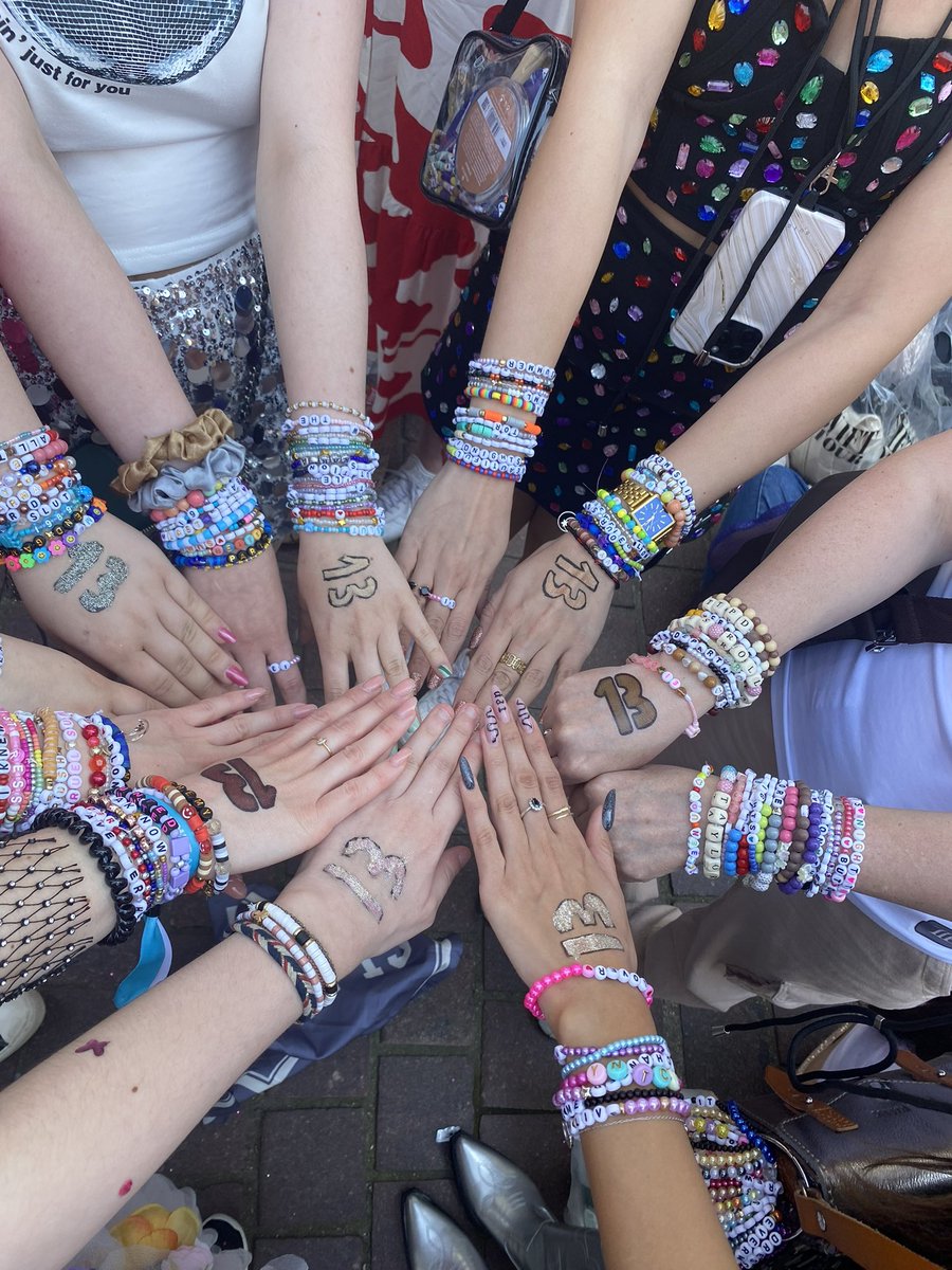 Taylissa13's tweet image. uhhh qrt if u like taylor swift 🤩
@taylorswift13 @taylornation13