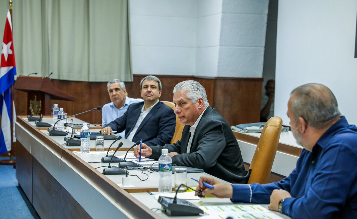 PresidenciaCuba's tweet image. 🇨🇺| Encabezó el Primer Secretario del Comité Central del Partido y Presidente de la República, @DiazCanelB, análisis del trabajo del Ministerio de Educación Superior en 2024 y las proyecciones para el actual año.

🔗| presidencia.gob.cu/es/noticias/en…

#Cuba 🇨🇺