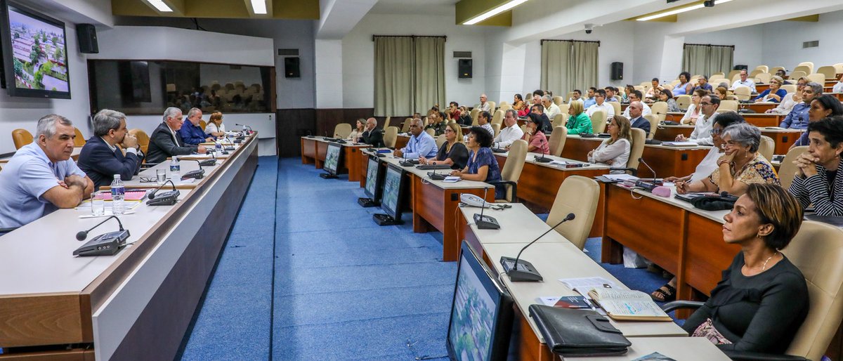 PresidenciaCuba's tweet image. 🇨🇺| Encabezó el Primer Secretario del Comité Central del Partido y Presidente de la República, @DiazCanelB, análisis del trabajo del Ministerio de Educación Superior en 2024 y las proyecciones para el actual año.

🔗| presidencia.gob.cu/es/noticias/en…

#Cuba 🇨🇺