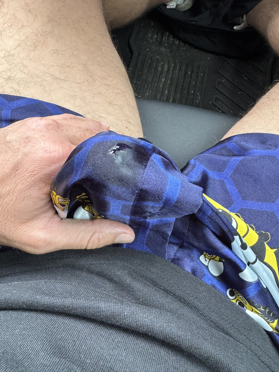 Driving adventures in my satins 😈
The aroma through them 😤

#satinboxers #silkboxers #shinyboxers #silkyboxers #precum #scent #alphascent