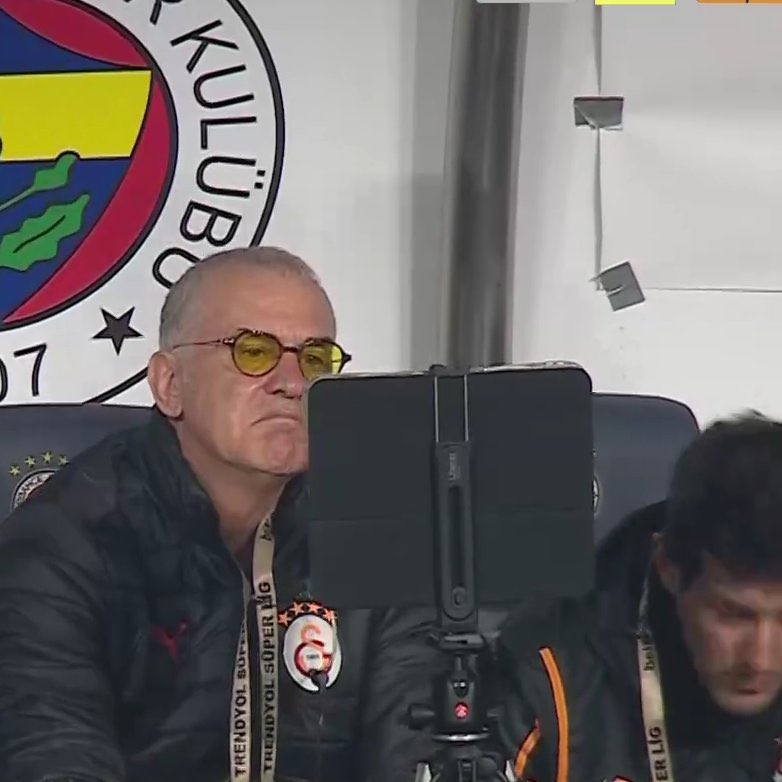 Purna izlerken iki zencinin zayıf kıza girdiğini görünce