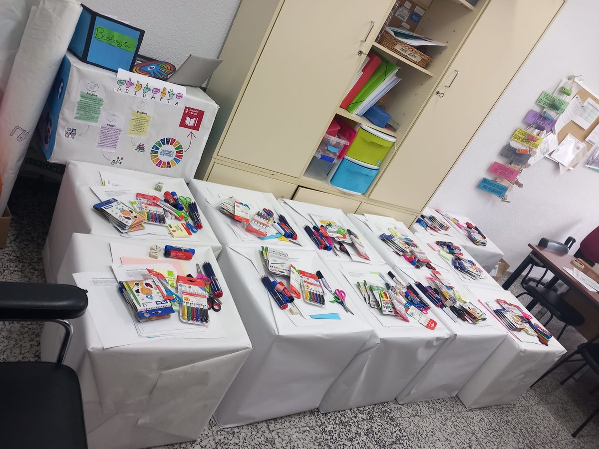 Todo listo para la #JornadaDeEmprendimiento 2025 de mañana en el IES Pío Baroja.
Como cada año, celebramos nuestra jornada de emprendimiento con un programa muy especial que incluye trabajo interdisciplinar para solucionar un reto y charlas y talleres.
#PioEmprende