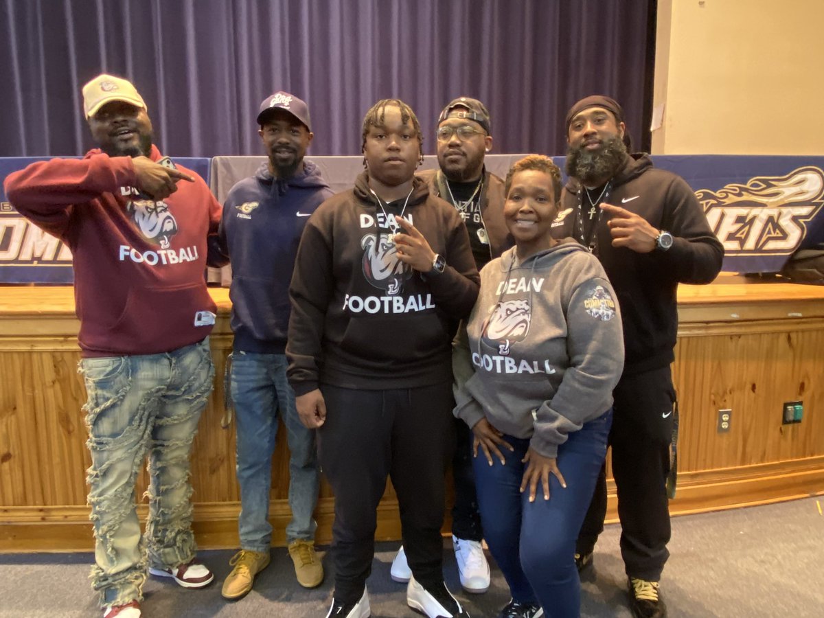 Officially Signed✍🏾 , Lets work💯 <a href="/DeanCollegeFB/">Dean Bulldogs Football</a> <a href="/CoachBakDeanFB/">Luke Bakanowsky</a> <a href="/CoachCrowley1/">Coach Crowley</a> <a href="/CoachMack36/">Danny McKenna</a> <a href="/CoachJ757/">Coach Jay</a> <a href="/CoachKendal84/">Coach Kendal</a> #Staydown