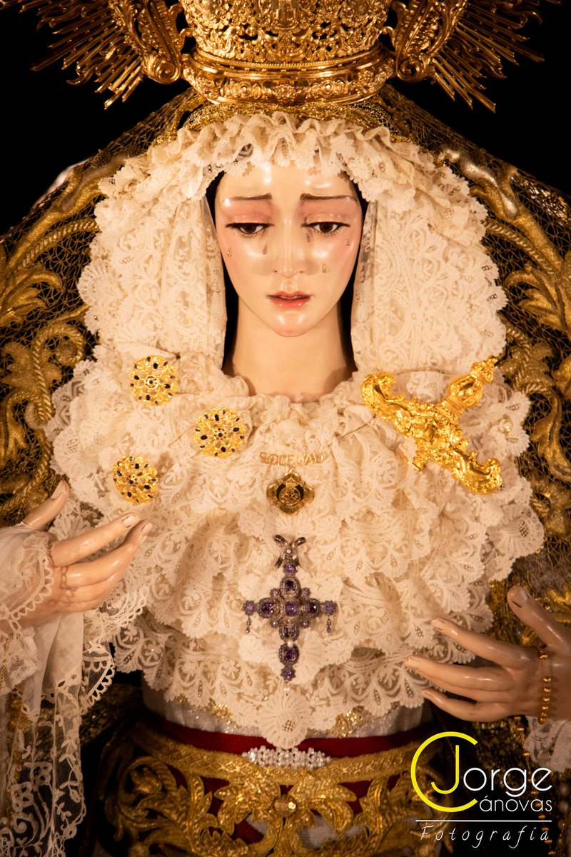 🌷 𝑺𝒆𝒎𝒂𝒏𝒂 𝑺𝒂𝒏𝒕𝒂 | María Santísima de la Soledad 
⛪️ Hermandad del Gran Poder 
📍 Los Palacios y Villafranca 

#ElArteEnLasManos #vestidor #tradicion
#vestimenta #arte #sevilla #andalucia