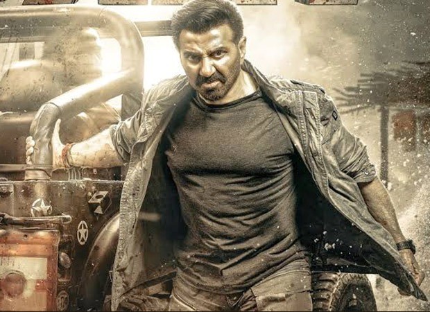 BollywoodBuzz0's tweet image. Sunny Deol shares his instinctive script selection process, emphasizing how gut feelings guide his choices. Discover how intuition plays a vital role in his journey as an actor and filmmaker. #SunnyDeol #Bollywood #ScriptSelection #FilmMaking