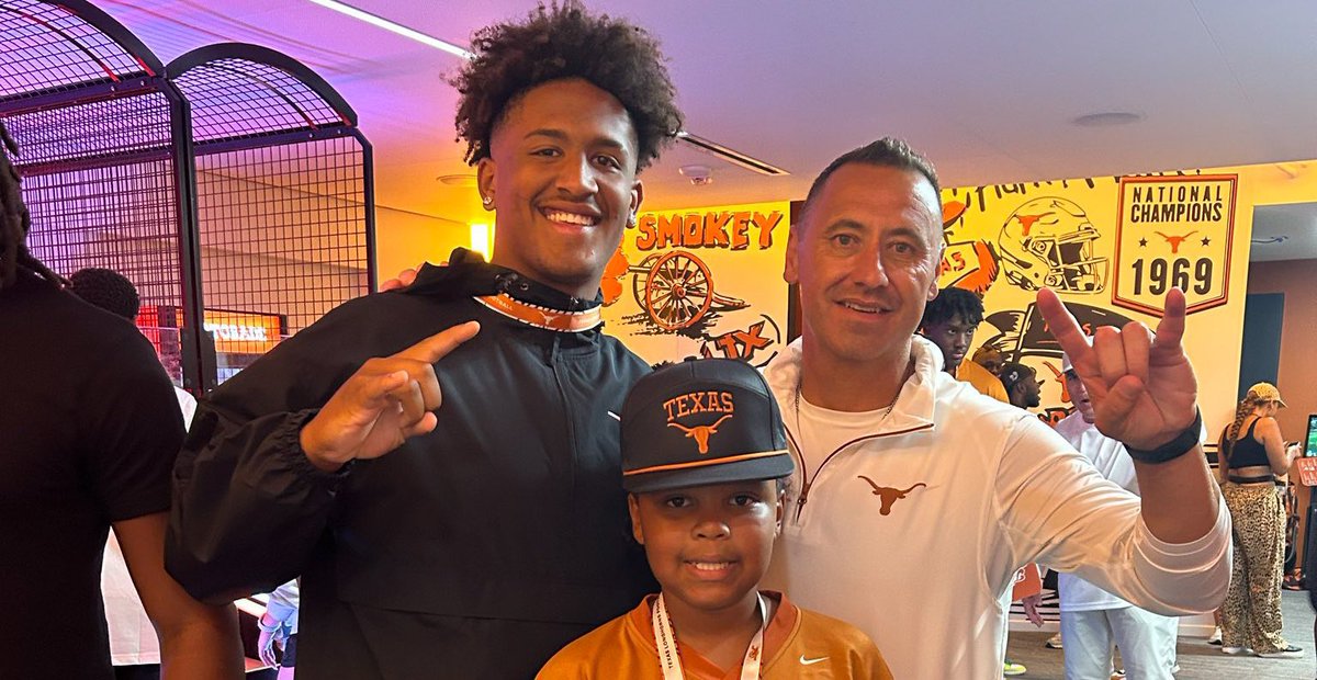Justin Wells (@justinwells2424) on Twitter photo NEW — Texas Longhorns Recruiting Intel: 2027 No. 2 RB and No. 4 LB visit plans, 2028 Jamarios Canton one to watch
*Texas hosting elite RB soon?
*Top LB target <a href="/TavenEpps/">Taven Epps</a> talks UT, trip
*One to Watch: Center (Texas) <a href="/Jamarioscanton/">Jamarios Canton</a>
LATEST: on3.com/teams/texas-lo… (On3+) NEW — Texas Longhorns Recruiting Intel: 2027 No. 2 RB and No. 4 LB visit plans, 2028 Jamarios Canton one to watch
*Texas hosting elite RB soon?
*Top LB target <a href="/TavenEpps/">Taven Epps</a> talks UT, trip
*One to Watch: Center (Texas) <a href="/Jamarioscanton/">Jamarios Canton</a>
LATEST: on3.com/teams/texas-lo… (On3+)