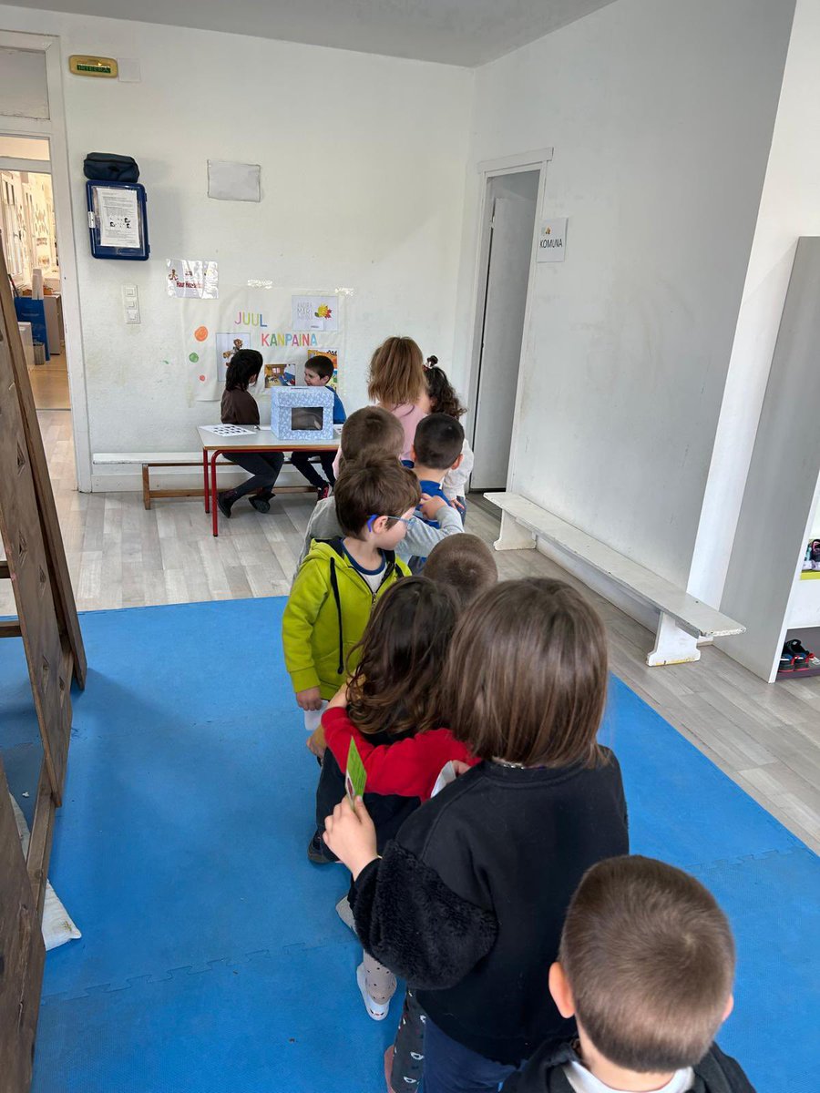 ANDRAMARIIKASTO's tweet image. Gaur, irakurzaletasuna sustatzen duen Juul bozka eguna ospatu dugu Andra Mari Ikastolan! Urtero bezala, ilusio handiarekin parte hartu dugu. Zorte on idazle eta ilustratzaile guztiei 📚📕📙📓📖