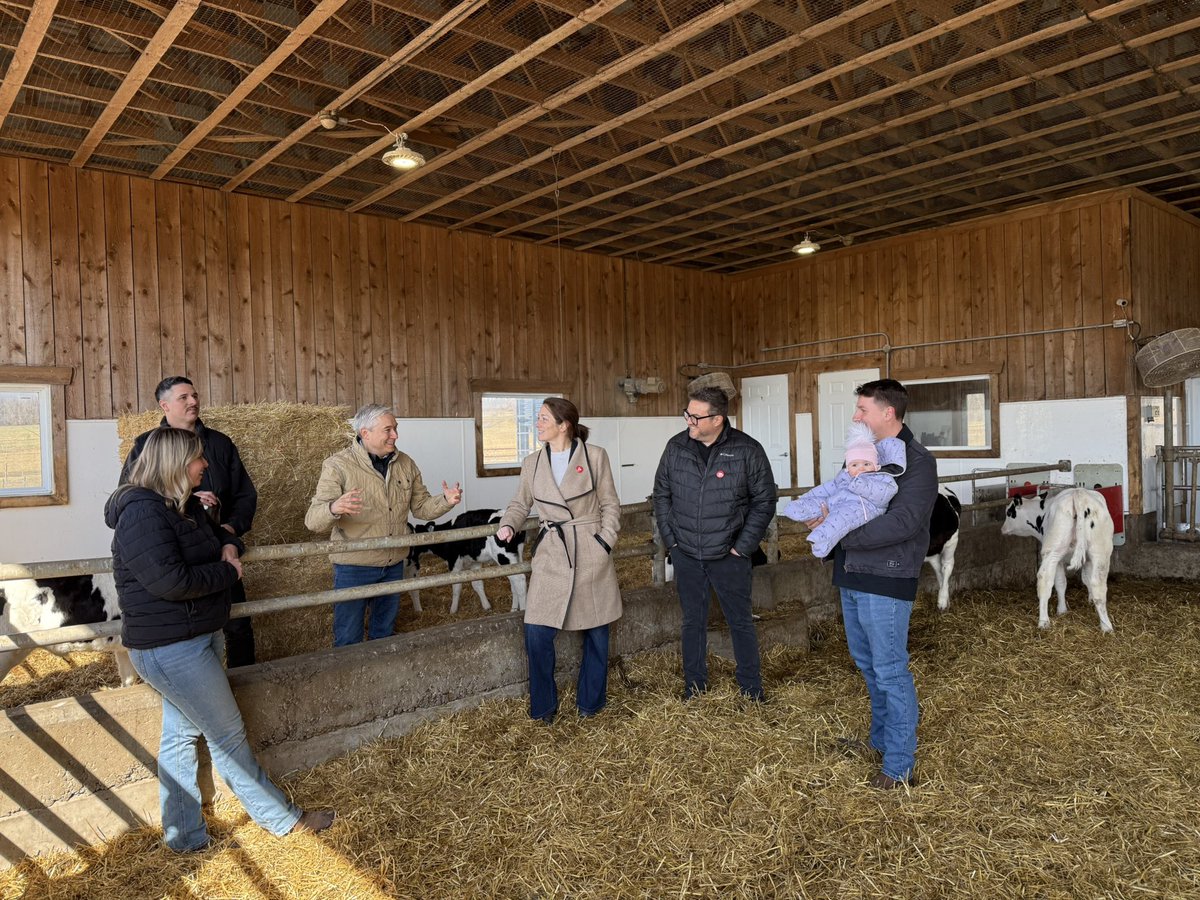 François-Philippe Champagne (FPC) 🇨🇦 (@fp_champagne) on Twitter photo Nos agriculteurs, nos éleveurs et nos travailleurs de l’agroalimentaire sont au cœur de notre économie.
Avec <a href="/MarkJCarney/">Mark Carney</a>, on défend la gestion de l’offre et on investit dans la transformation locale. Un engagement clair : protéger notre secteur et bâtir un Canada plus fort. Nos agriculteurs, nos éleveurs et nos travailleurs de l’agroalimentaire sont au cœur de notre économie.
Avec <a href="/MarkJCarney/">Mark Carney</a>, on défend la gestion de l’offre et on investit dans la transformation locale. Un engagement clair : protéger notre secteur et bâtir un Canada plus fort.