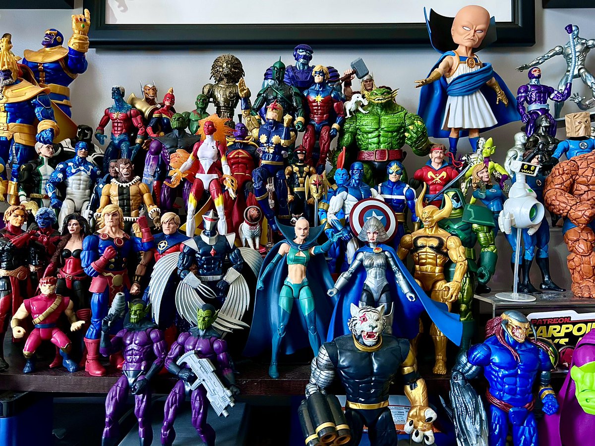 dano_cosmic's tweet image. Center section of the cosmic desk crew… Thanos section off to left and Fantastic Four &amp;amp; Silver Surfer section off to right. 💫
✨
#MarvelLegends #MarvelSelect #Marvel #MarvelComics #MarvelCosmic