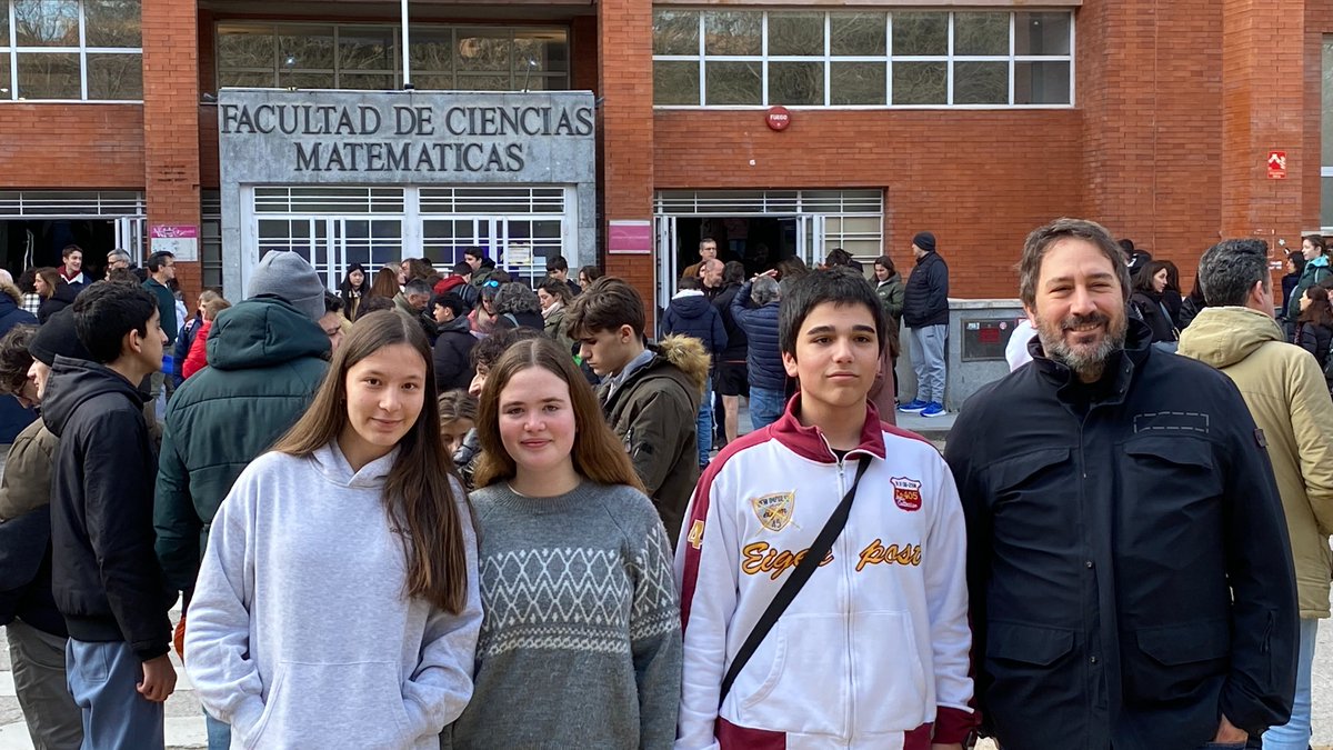 Curso 24-25. Participacion de los alumnos del centro en la olimpiada Matemática de 2º ESO en la segunda fase de la Olimpiada Matemática. Dos alumnas Cecilia y Sara han pasado a la siguiente (final regional)