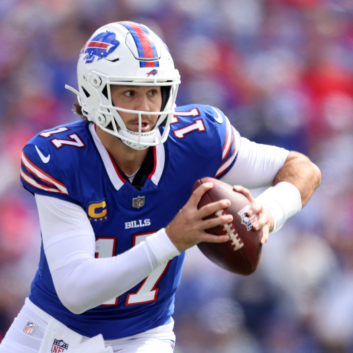 WHO WOULD YOU RATHER AS YOUR QUARTERBACK NEXT SEASON…?

JOSH ALLEN OR PATRICK MAHOMES

❤️ for Mahomes
🔁 retweet for Allen