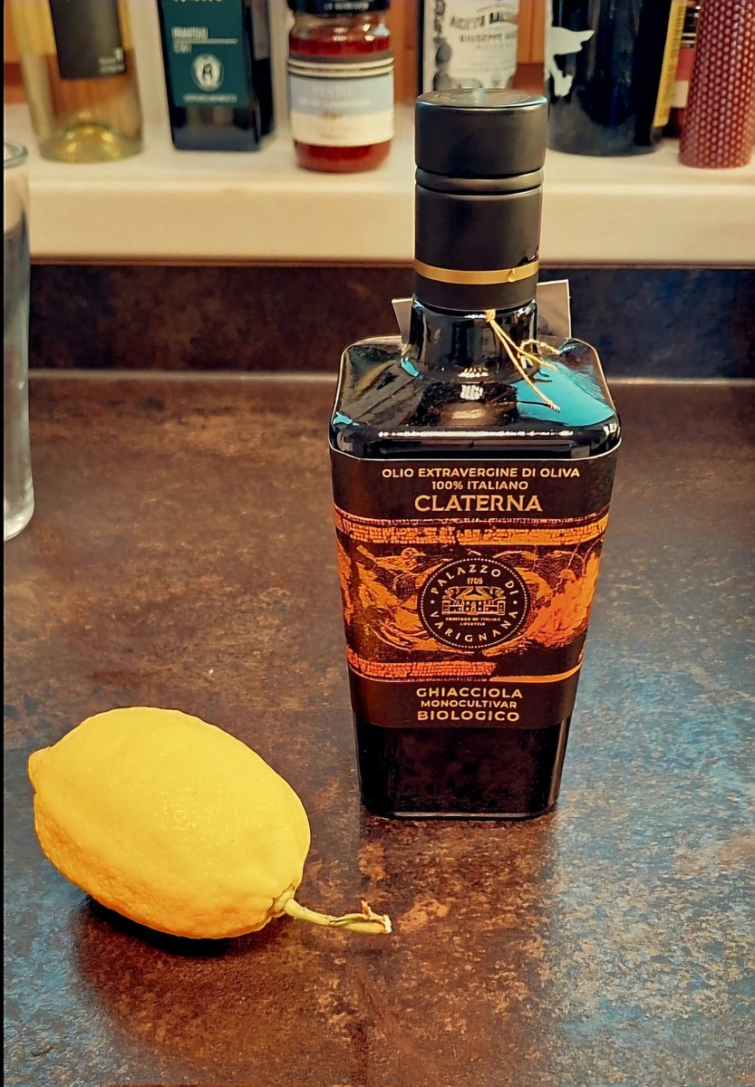 ToniZaussinger's tweet photo. Diese kleinen Kostbarkeiten, die einen für einen kleinen Moment, alles andere vergessen lassen....

Liebesgedusel:
sull'amore per l'olio d'oliva e i limoni in Sicilia https://t.co/cFCWt2UNgj