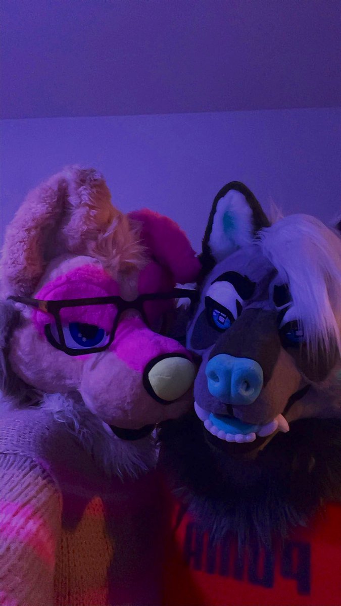Da cuties <a href="/MaxFluffys/">Max Fluffy 🍞🐶 🔜 TwitchCon</a> and <a href="/GenSilver11/">Gen Silver 🔜 AWO🇦🇹EF🇩🇪</a> 💖