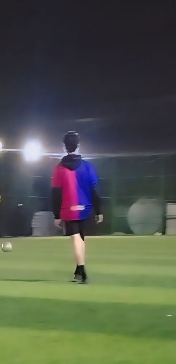 للأسف ولاتوقع صحيح، 5 گوله و 2 اسيست مساهم ب 7 😂😎✌️+الصوره قديمه و مصورها ب ريمونت مو موبايل 😂