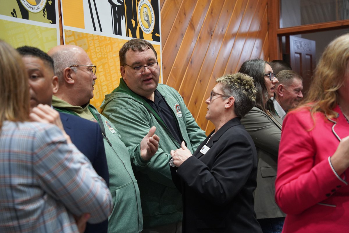 JFCDemocrats's tweet image. We joined @NCSRCCarpenters to discuss how the state budget should invest in the people working to make our communities great

A week after the GOP rejected @GovEvers building commission proposal, we stood with the Wisconsinites who know how to get things done-by working together