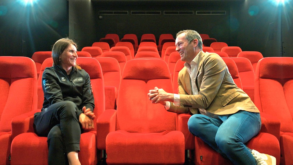 'Koersen in Vlaanderen zijn spannender.

Ik ben iemand met grinta.

Eind 2027 wil ik graag een Elisa 2.0 zijn.'

Exclusieve reportage met <a href="/ElisaLongoB/">Elisa Longo Borghini</a> in #ViveLeVélo #LeveDeRonde.
Winnares van <a href="/DwarsdrVlaander/">Dwars door Vlaanderen</a> 2025.
Te bekijken <a href="/sporza/">sporza</a>, <a href="/vrt1be/">VRT 1</a> of <a href="/vrtmaxbe/">VRT MAX</a>
#DDV25
#RVV25
#DeRonde