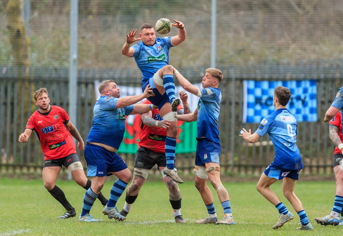 Sparryphoto's tweet photo. Not the best day at the office for me, as @newbridgerfc made the trip to @YstradRFC

Ystrad took their chances as a last minute try took the win 31-29, while 'Bridge took 2 valuable bonus points 

@Bonymaenrugby next up, in a massive tie on the 5th

https://t.co/abLymMjvEz https://t.co/QfWnt2mFEp