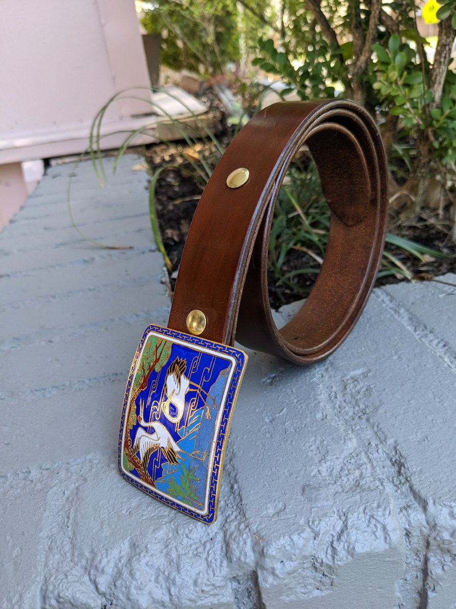flyingmonk_lg's tweet image. This belt has met heads of state, thanks to its owner. Unlined cow, Chicago screws for buckle swaps, and one of the most beautiful & mysterious buckles I've used. Cloisonne (wire/enamel) of unknown origin.
Grateful to @CarlHPetersonIV for his support of my craft, to this day.