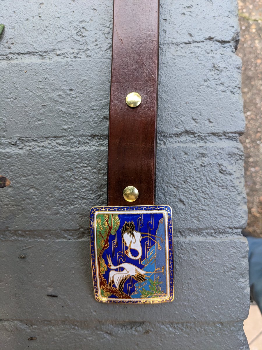 flyingmonk_lg's tweet image. This belt has met heads of state, thanks to its owner. Unlined cow, Chicago screws for buckle swaps, and one of the most beautiful & mysterious buckles I've used. Cloisonne (wire/enamel) of unknown origin.
Grateful to @CarlHPetersonIV for his support of my craft, to this day.