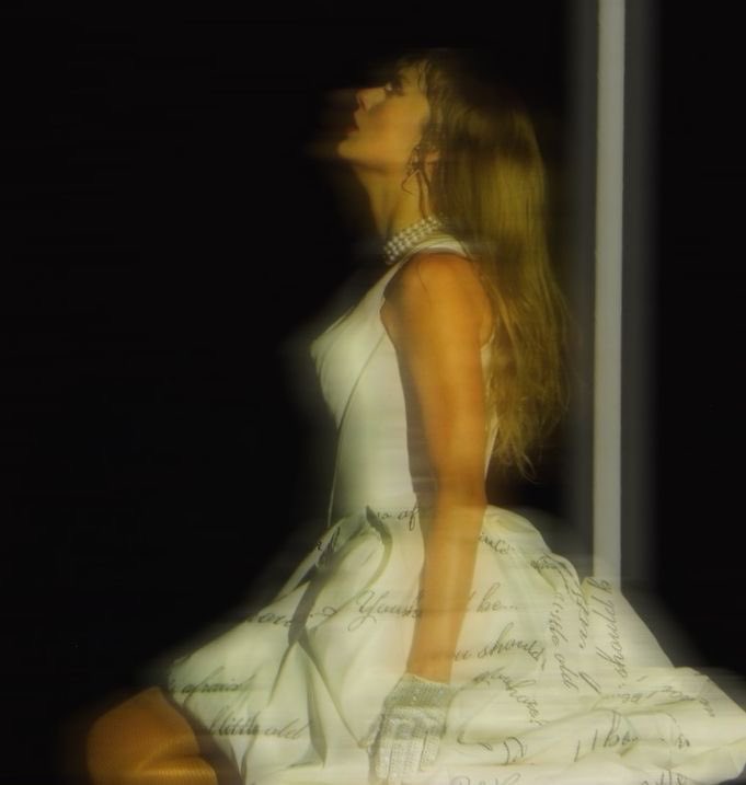 giftedswifted's tweet image. Please, I’ve been on my knees