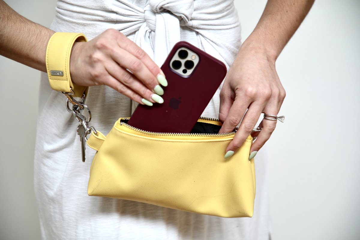 MyKeyper's tweet image. &quot;Love it. Perfect size for my phone, cards and lip gloss. Attaching my keys makes this the perfect purse!&quot; 💛 LM⁠