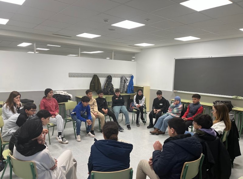 IESO CASTEJÓN (@iesocastejon) on Twitter photo En un esfuerzo por prevenir escenarios de conflicto y violencia 🙌se han organizado los Talleres de Paz y Convivencia en 1ºESO☺️: “uso adecuado y sin violencias de la red📲” dentro del Programa "Escuelas por la Paz y la Convivencia🧡" del <a href="/gob_na/">Gobierno de Navarra</a> con <a href="/ARETEACTIVA/">ARETÉ ACTIVA</a> #juntxs En un esfuerzo por prevenir escenarios de conflicto y violencia 🙌se han organizado los Talleres de Paz y Convivencia en 1ºESO☺️: “uso adecuado y sin violencias de la red📲” dentro del Programa "Escuelas por la Paz y la Convivencia🧡" del <a href="/gob_na/">Gobierno de Navarra</a> con <a href="/ARETEACTIVA/">ARETÉ ACTIVA</a> #juntxs