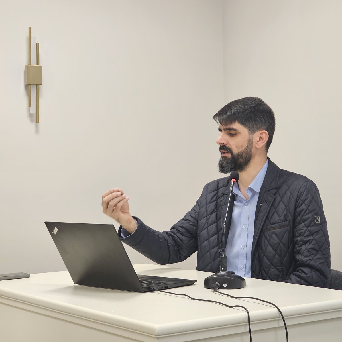 Aksâ Akademi'de bahar dönemi dersleri hız kesmeden devam ediyor! 💫

Bu hafta Muharrem Güneş hocamızdan “Direniş Hareketleri” başlığını dinledik.

Cezzar Ahmet Paşa’dan başlayarak tarihten günümüze kadar Filistin’de verilen mücadele hareketlerini aktardı.

#aksaakademi