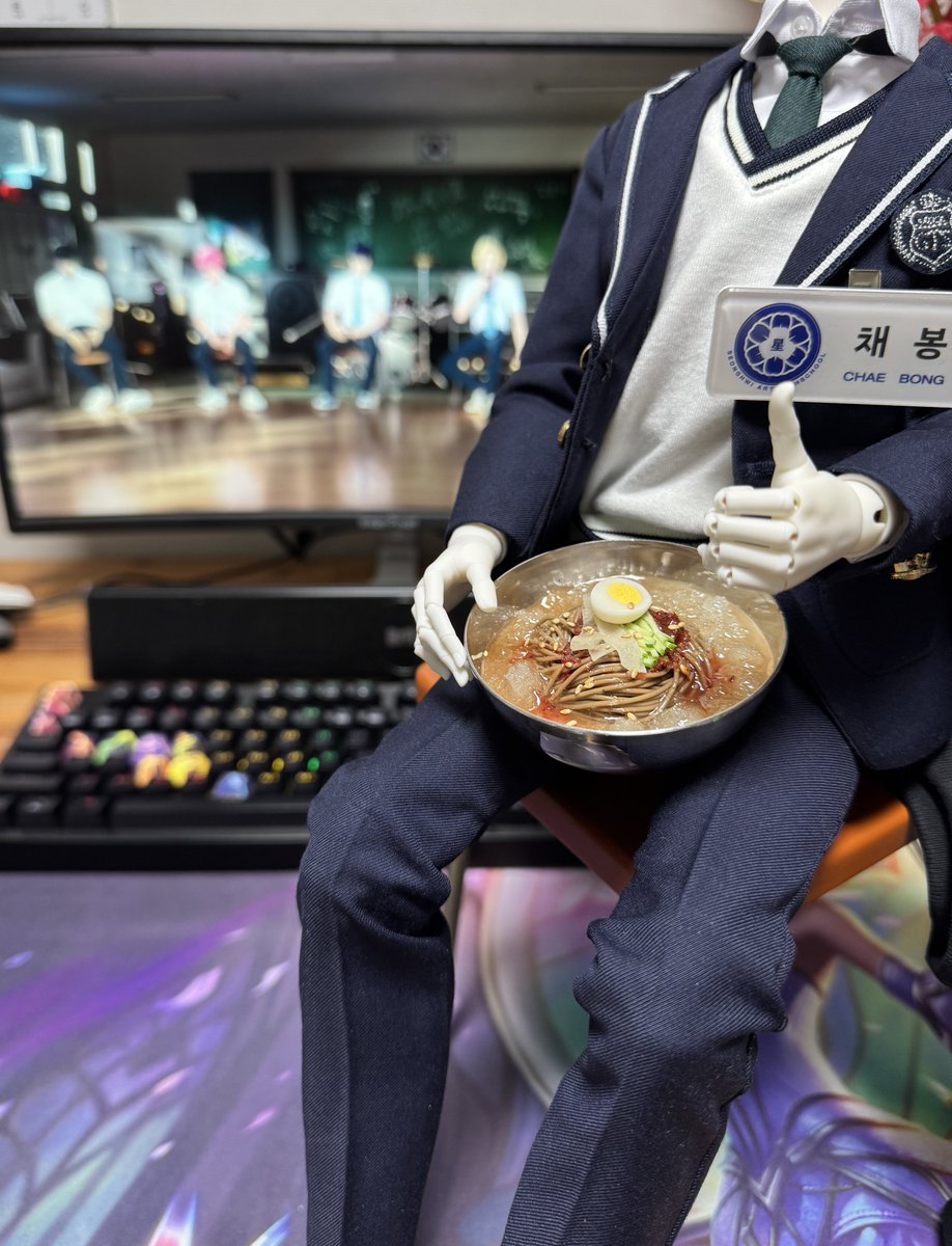 🩷 ‘그녀석’ 최애 음식
이건 남한식 ‘평양’냉면이야 
남평냉으로 하자구요!!
🥄<a href="/PenguinW_shop97/">펭귄공작소97</a>  

젓가락이 없구먼 ..🥹
#PLAVE