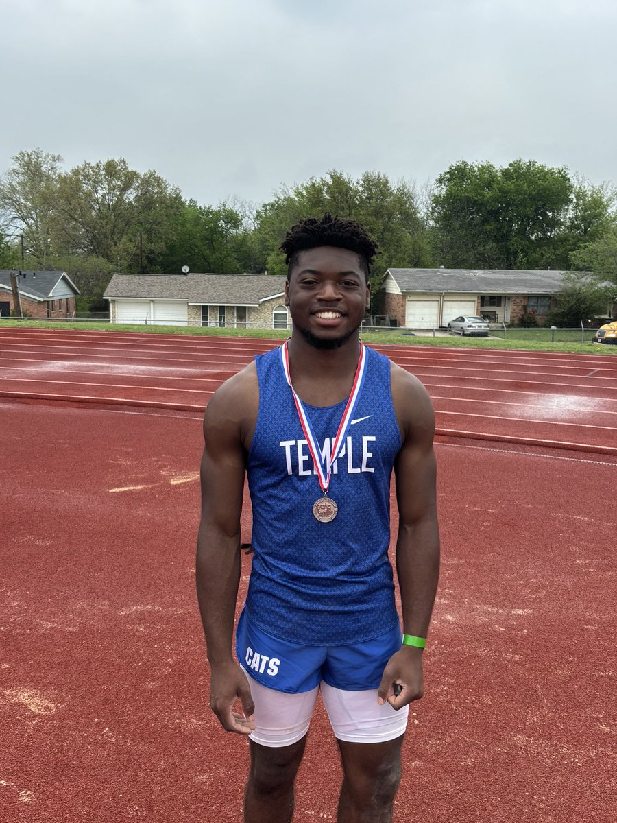 VB Long jump:
O’Ryan Peoples 
Area qualified! 
2nd place 🥈 
#WTD