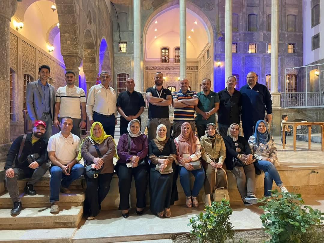 استقبلنا اليوم بسعادة كروبًا سياحيًا من بغداد، في دليل جديد على أن الموصل تعود لتكون وجهة محببة لكل العراقيين، خاصة في الأعياد والمناسبات.

الموصل بتاريخها العريق وجمالها الفريد تستحق أن تكون مدينة سياحية مزدهرة،
أهلًا وسهلًا بكم في نينوى الحضارة

#الموصل_مدينة_سياحية