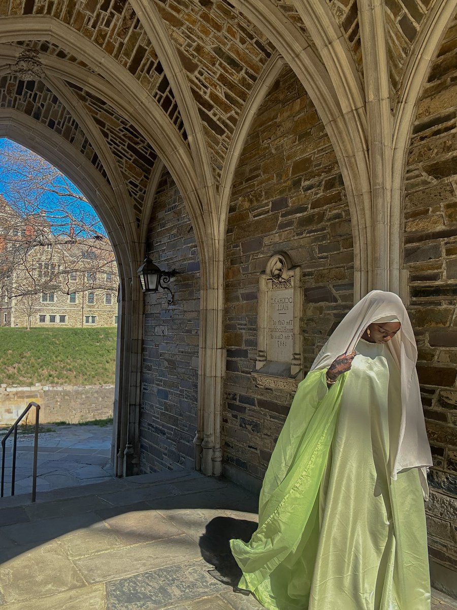 bintx___'s tweet image. Cinderella 💚 #EidMubarak