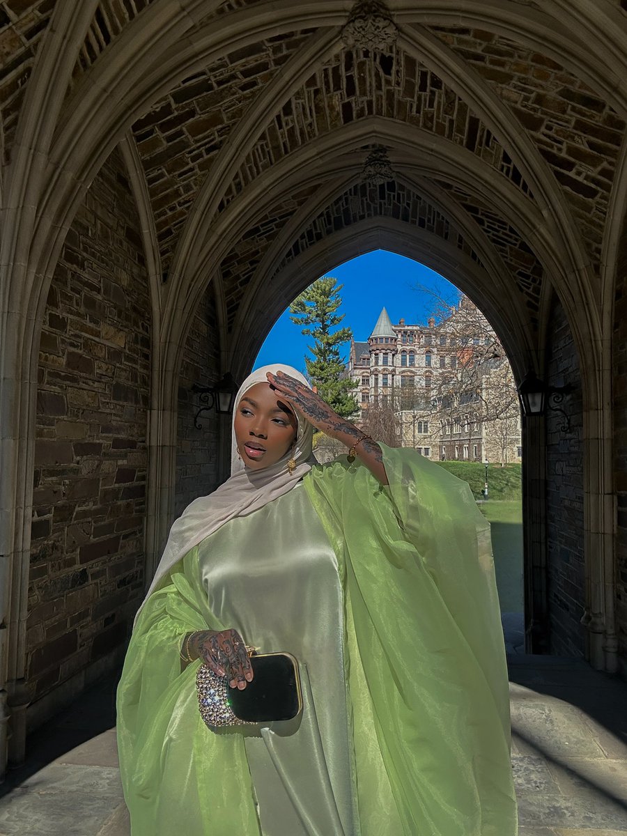 bintx___'s tweet image. Cinderella 💚 #EidMubarak