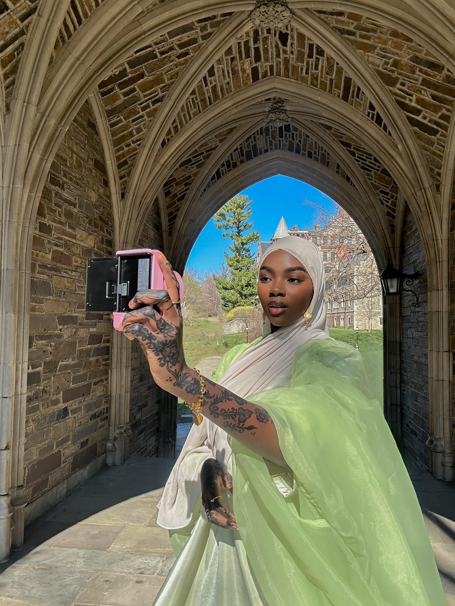bintx___'s tweet image. Cinderella 💚 #EidMubarak