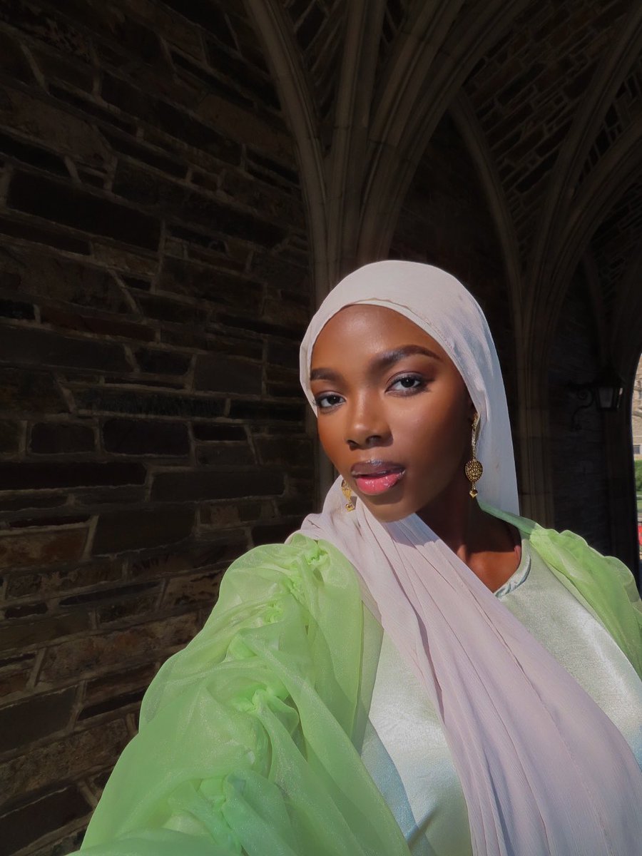 bintx___'s tweet image. Cinderella 💚 #EidMubarak