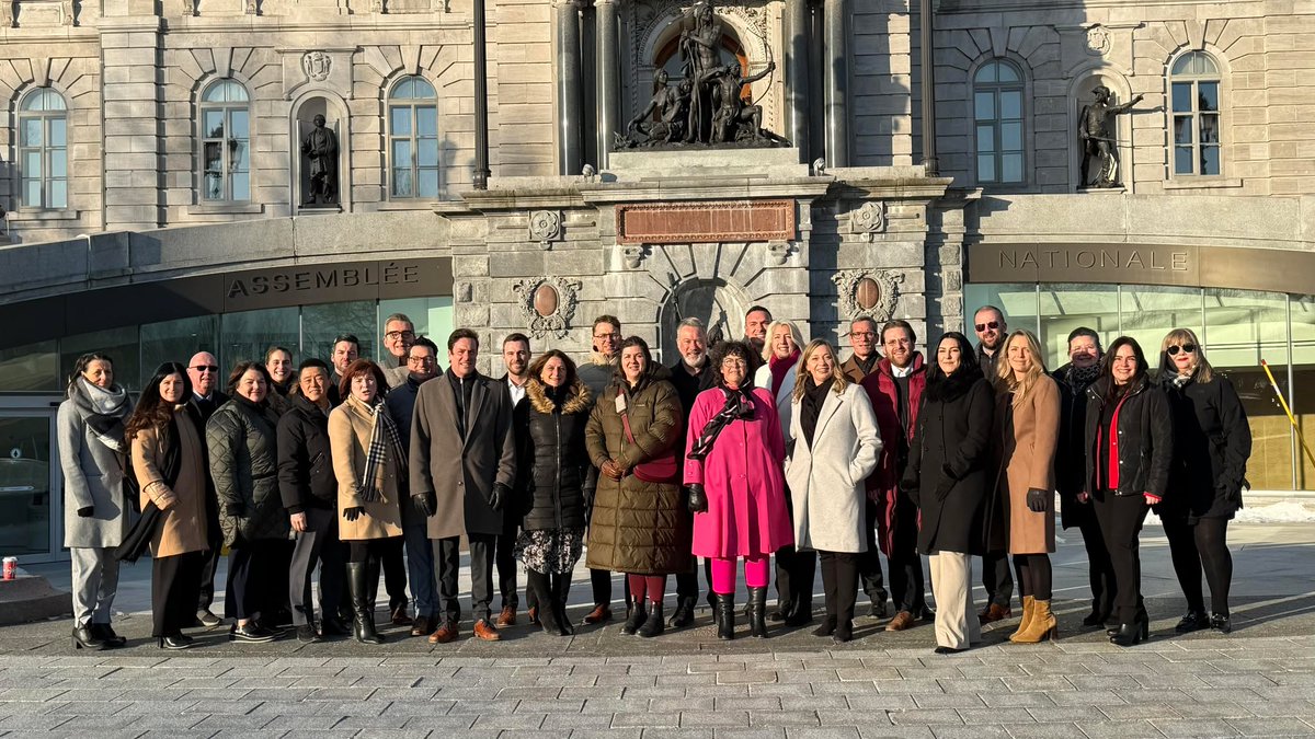 Les membres de l'AHQ et de l'AQS rencontrent des députés pour discuter des enjeux cruciaux de notre secteur. Ensemble, nous faisons entendre nos priorités pour un avenir durable !
#AHQAQSSurLaColline #JournéesDeRayonnement2025 #TourismeIndispensable