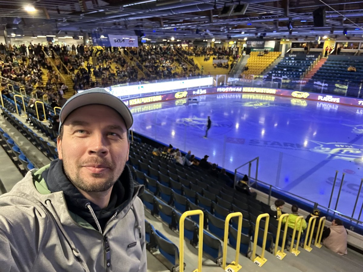 Kisapuistossa alkoi ja Kisapuistossa päättyi.

Se näyttäisi olevan osaltani #Liiga-kausi selostusten osalta paketissa. Iso kiitos työtovereille, katsojille ja muille mukana olleille!