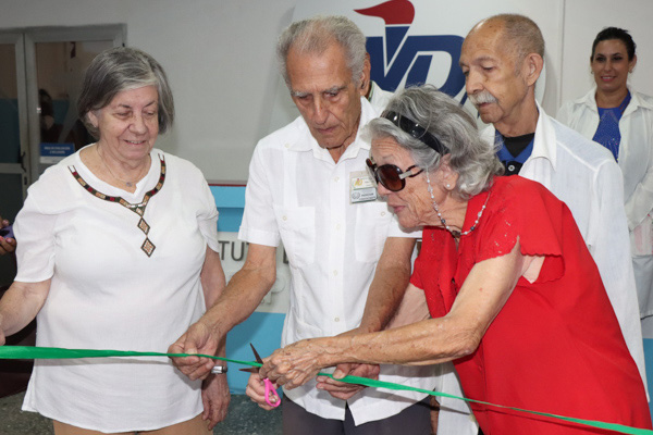 jit_digital's tweet photo. Sitial para honrar a fundadores de Medicina del Deporte
El nuevo espacio se inauguró en la sede del centro científico. #Cuba #DeporteCubano
https://t.co/KKLB4y2gSt https://t.co/W0ZIb1es0K